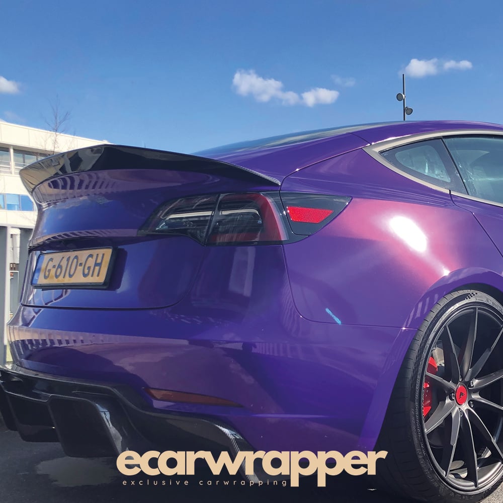 Tesla Model 3 Performance met 3M Gloss Plum Explosion carwrap